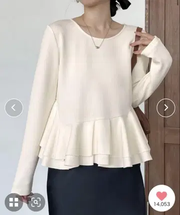 페플럼 디자인 컷 탑 louere