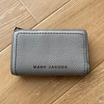 거의 새상품! MARC JACOBS 그레이 접이식 지갑