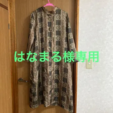 실크 명선 스탠드 카라 A라인 원피스
