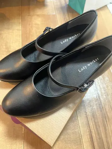 Lady Worker 블랙 스트랩 펌프스 23cm
