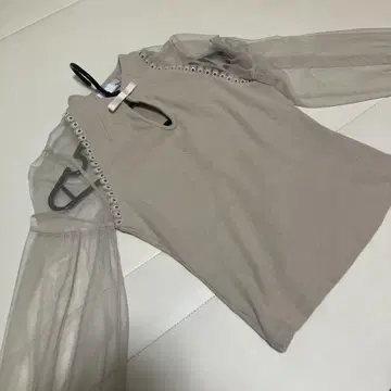 and mary 베이지 시스루 소매 상의