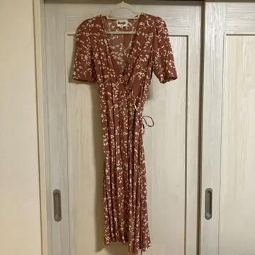 [카미사키 메구미 씨 착용] Rouje 플라워 프린트 랩 원피스