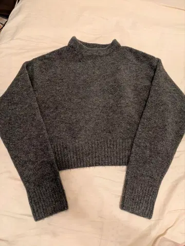 ZARA 라운드넥 크롭 스웨터 S 사이즈