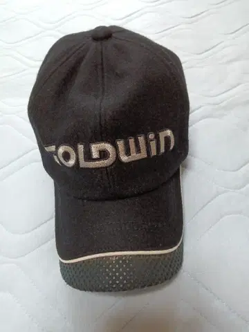 GOLDWIN 블랙 로고 캡