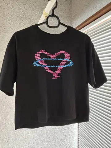 newjeans ADOR T셔츠 블랙 크롭 기장