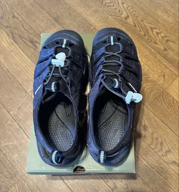KEEN NEWPORT H2 블랙/화이트 9.5 미사용 새상품