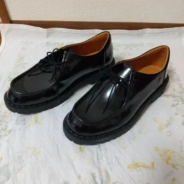 광택 블랙 레이스업 슈즈