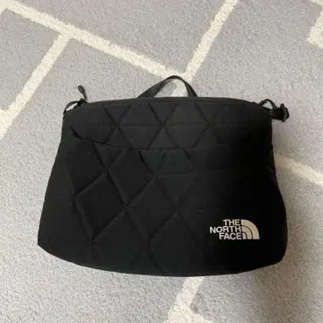 THE NORTH FACE 퀼팅 숄더백 블랙