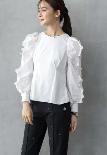 아메노치하레 프릴 슬리브 풀오버