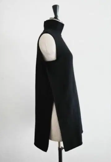 yunahica chieko 블랙 니트 베스트