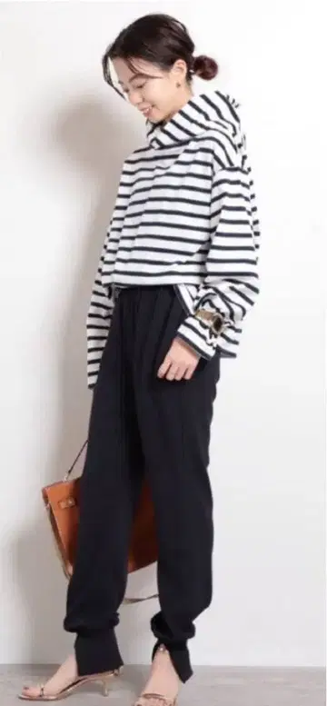 MUSE de DeuxiemeClasse 아메리카나 보더 숏 후드티