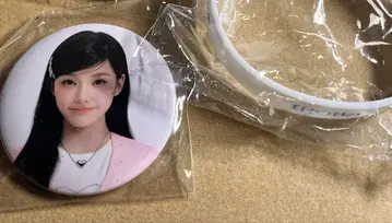 ILLIT 이로하 GLITTER DAY IN JAPAN 캔뱃지 러버밴드