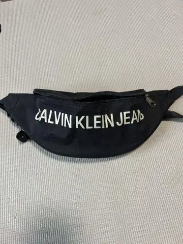 CALVIN KLEIN JEANS 바디백 블랙