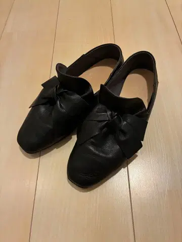 블랙 가죽 에코로 포멀 빅 리본 4E 플랫슈즈