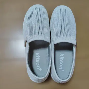킷슨 화이트 컬러 슬립온