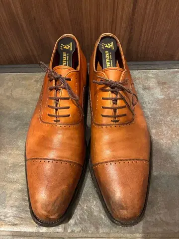 스코치 그레인 브라운 가죽 드레스 신발