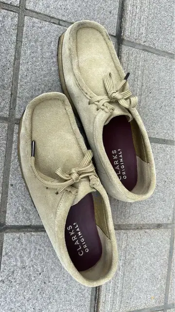 CLARKS 베이지 왈라비