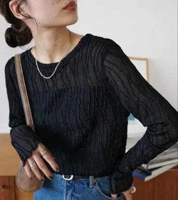 새상품 DISCOAT 디스코트 시어 입체 자카드 풀오버 블랙