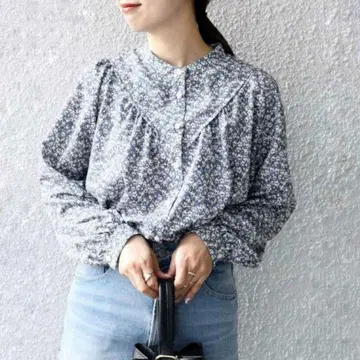 새상품급 SHIPS 쉽스 프린트 개더 블라우스 프릴 블라우스 꽃무늬 36