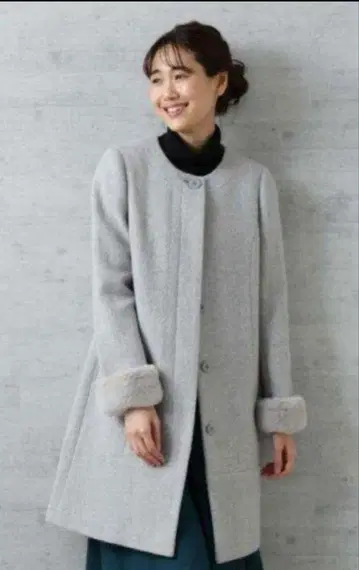 내추럴 뷰티 베이직 노카라 코트 사이즈 S 소매 퍼 포함