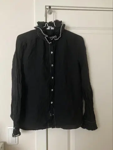 레어 LOISIR 블랙 긴팔 셔츠 프릴 포함 로와지르