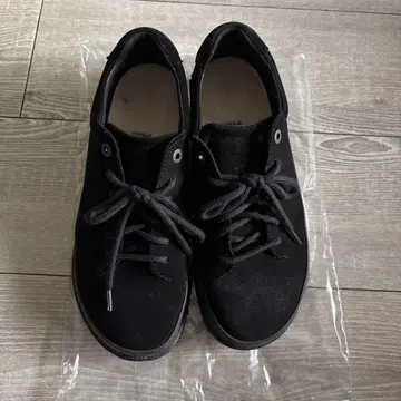 BIRKENSTOCK 블랙 스니커즈 38 혼네프