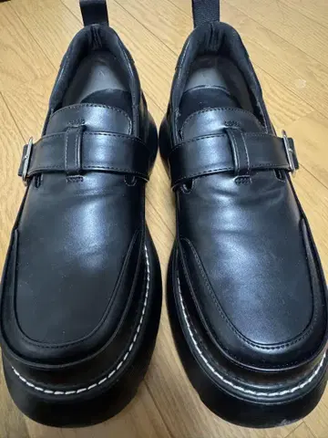 블랙 가죽 통굽 로퍼