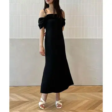 eimy istoire 새틴 오프숄더 슬릿 원피스 블랙