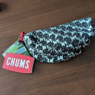 네넷냐와 CHUMS 파우치