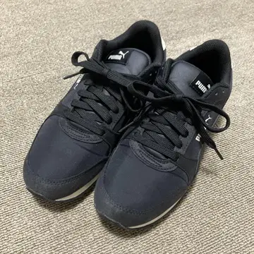 PUMA 블랙 스니커즈 24.0