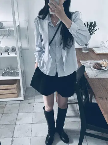 어반 스트라이프 타이 블라우스 그레이