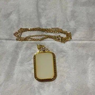 화전옥 펜던트와 골드 컬러 체인