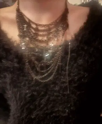 착용컷 gunda JUNK HEAVEN NERO NECKLACE
