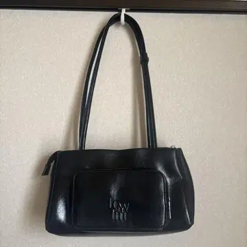 로리즈팜 블랙 숄더백 프론트 포켓 부착