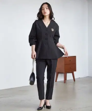 워셔블/방주름 V넥 페플럼 상의 테이퍼드 팬츠 셋업