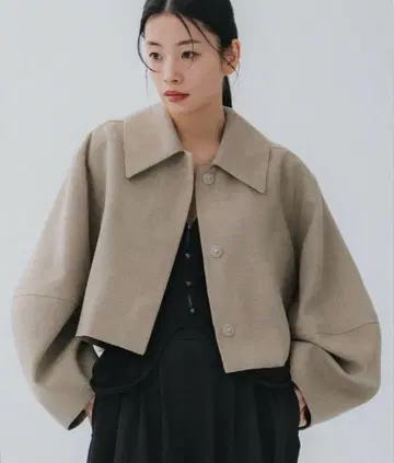 [ CLANE ] 코쿤 슬리브 숏 자켓 베이지