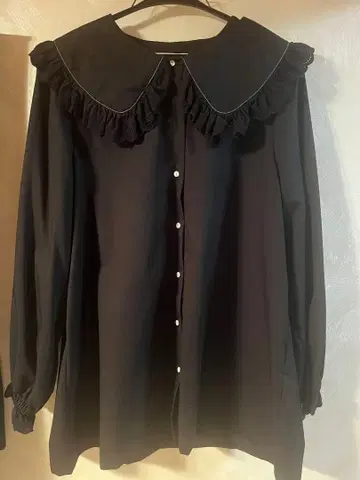 UNMINOU 앙미누 프릴 칼라 파이핑 블라우스