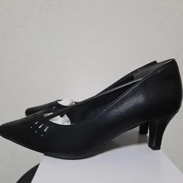 블랙 하이힐 펌프스