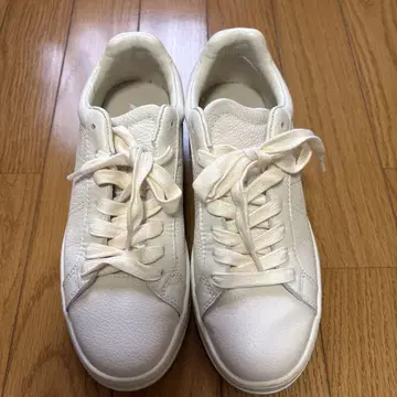 ZARA 가죽 스니커즈