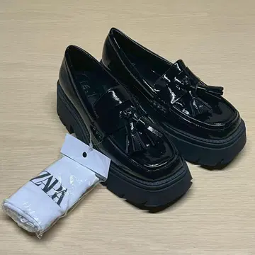 ZARA 트랙 밑창 로퍼 태슬 디테일 24.0