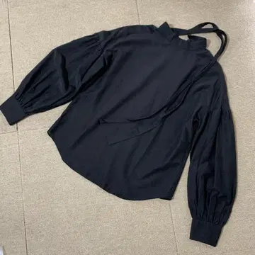 LE CIEL BLEU 블랙 퍼프 슬리브 코튼 실크 셔츠