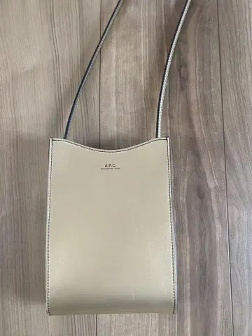 A.P.C. 골드 가죽 숄더백
