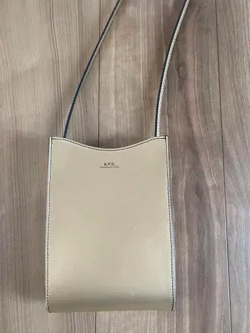 A.P.C. 골드 가죽 숄더백