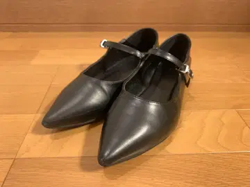 Munee 블랙 스틸레토 플랫슈즈