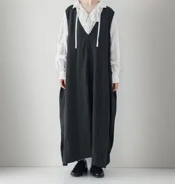 nest Robe / 블랙 린넨 백 V넥 슬리브리스 원피스