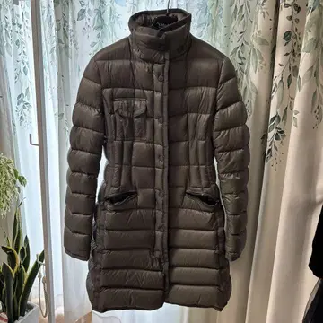 MONCLER 다크 그레이 후드 부착 다운 자켓