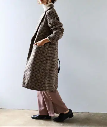 브라운 계열 체크 무늬 체스터 코트