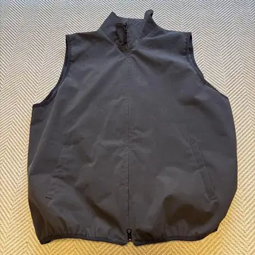 위스셀 소재 그레이 지퍼 베스트