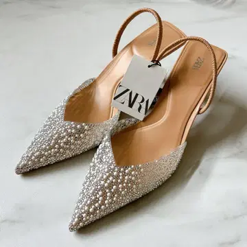 택 포함 미사용 새상품 ZARA 비쥬 장식 스틸레토 힐 39