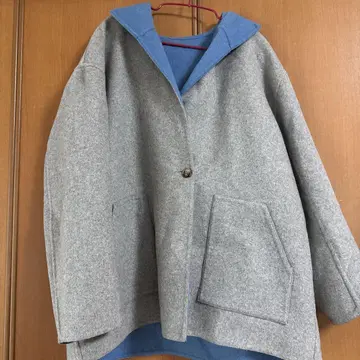후드 부착 그레이 울 코트